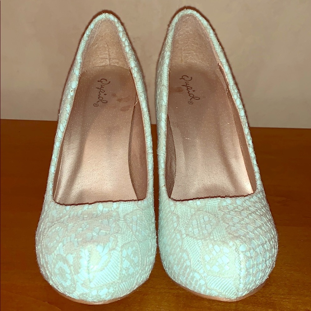 Robins egg blue heels, 3”
